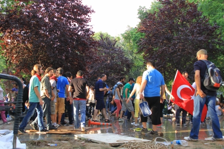 ISTANBUL - JUN 1: Violence sparked by plans to build on the Gezi Park have broadened into nationwide anti government unrest on June 1, 2013 in Istanbul, Turkey. Taksim, Geziparkのeditorial素材