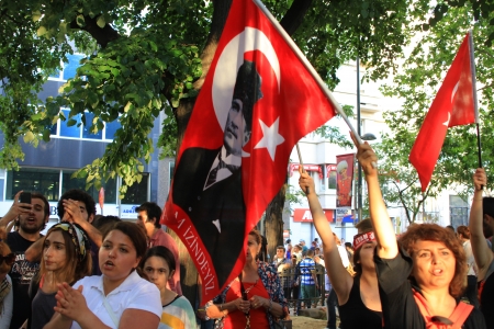 ISTANBUL - JUN 1: Violence sparked by plans to build on the Gezi Park have broadened into nationwide anti government unrest on June 1, 2013 in Istanbul, Turkey. Taksim, Geziparkのeditorial素材