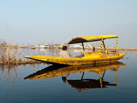 A boat in Dal lake,Kashmirのeditorial素材