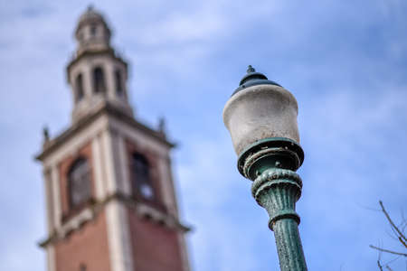 Street light in front of historic Richmond landmark.の写真素材