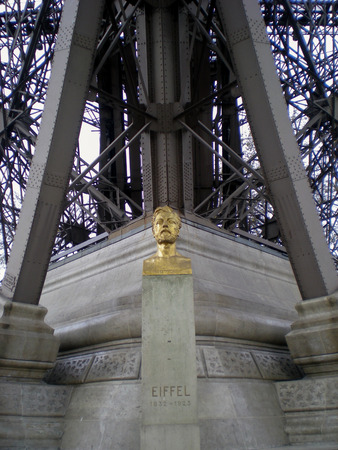 Statue of Gustave Eiffel near Tower, Paris, Franceのeditorial素材