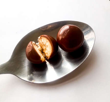 Chocolate that is more than one grain, is being placed on a spoon and is suitable to eat when snacking with familyの写真素材