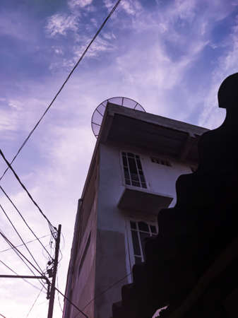 See the beautiful purple skyの写真素材