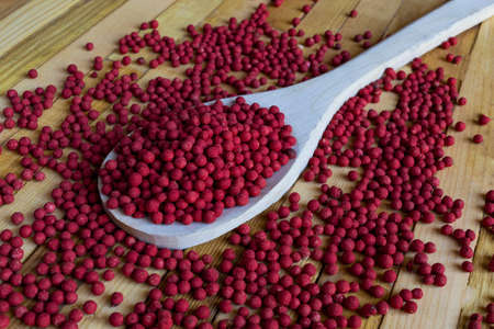 dry Red pepper corns  in wooden spoon.の写真素材