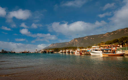 (MuÄla - Turkey 05 February 2021) Travel boats in Akyaka, KadÄ±n AzmaÄÄ± Stream, one of the favorite places of tourism.のeditorial素材