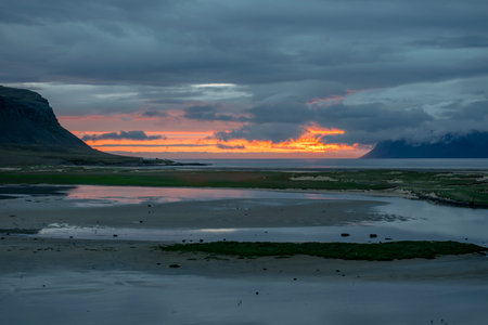 Sunset on an Icelandic beachの写真素材