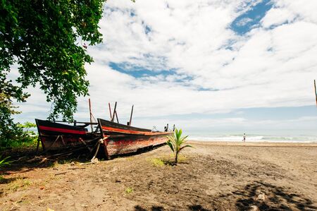 boats at Playa Negra, Puerto Viejo de Talamanca, Costa Ricaの写真素材