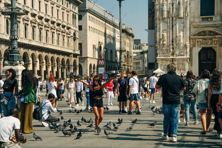 MILAN - NOV, 2021: Tourists visit Piazza Duomo in Milan, Italyのeditorial素材
