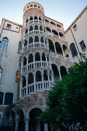Scala Contarini del Bovolo (Palazzo Contarini del Bovolo) in Venice, italy - nov, 2021. High quality photoのeditorial素材