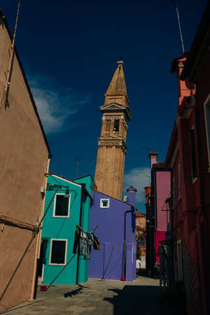 BURANO, ITALY - nov, 2021 Burano island with beautiful multi colored houses and a group of tourist visiting the village. High quality photoのeditorial素材