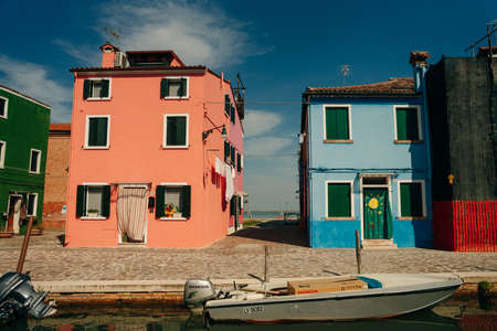 BURANO, ITALY - nov, 2021 Burano island with beautiful multi colored houses and a group of tourist visiting the village. High quality photoのeditorial素材