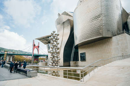 BILBAO, SPAIN - sep, 20121 Guggenheim Museum. High quality photoのeditorial素材