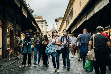 View across the famous bridge Ponte Vecchio in Florence, Tuscany, Italy - Dec, 2021. High quality photoのeditorial素材