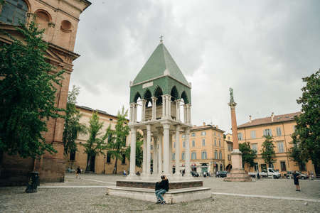 Narrow street in Florence, Tuscany, Italy. Architecture and landmark of Florence. Cozy Florence cityscape. high quality photoのeditorial素材