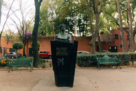 Mexico City -feb 2023: Frida Kahlo and Diego Rivera statues inside Parque Frida Kahlo in Coyoacan . high quality photoのeditorial素材