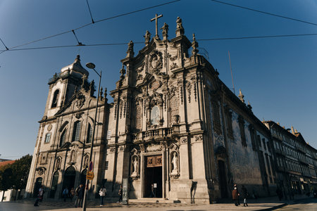 Porto, Portugal - november 2022 - People passing the Carmelitas and the Carmo church. high quality photoのeditorial素材