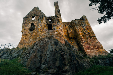 Dirleton, East Lothian , Scotland, UK - September 2023 Walk around Dirleton Castle. High quality photoのeditorial素材