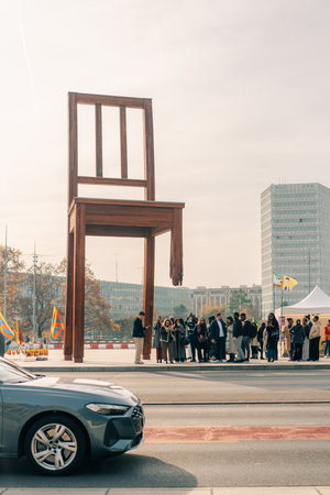 GENEVA, SWITZERLAND - 2 nov 2025 Broken Chair or Chaise Cassee in Geneva city in Switzerland. High quality photoのeditorial素材