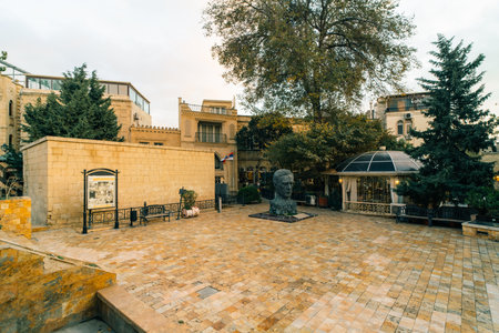 Baku, Azerbaijan - 1 Dec 2025 Statue of Aliaga Vahid in old Baku. High quality photoのeditorial素材