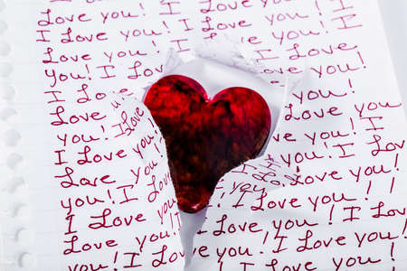 I love you Note with Red Heartの写真素材