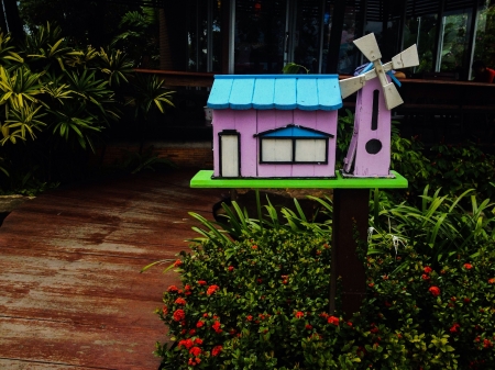 Standing house toy の素材