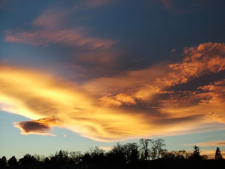 Red cloudsの写真素材