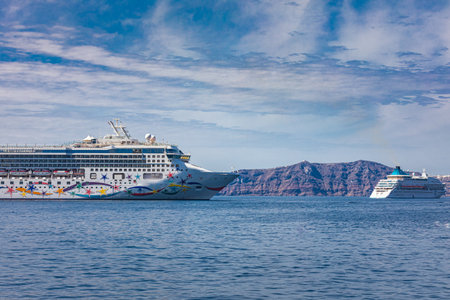Norwegian Star is a cruise ship owned and operated by Norwegian Cruise Line in Santorini Fira bay in Greece. Bringing tourist to summer vacation. Sea transportation 10.10.21のeditorial素材