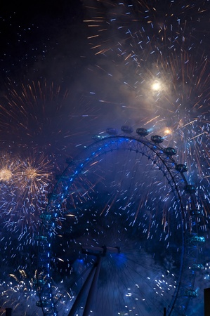 LONDON - JANUARY 01: A massive fireworks show at Westminster mark the beginning of the new year. January 01, 2011 in London, England.のeditorial素材