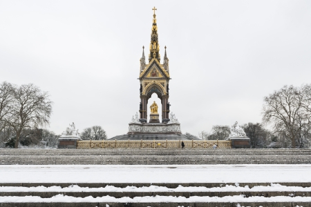 Albert Memorial in covered in snow after three days of blizzards.のeditorial素材