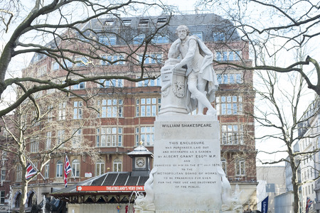 LONDON, UK - MARCH 14: Statue of William Shakespeare in water fountain in Leicester Square. March 01, 2014 in London.のeditorial素材
