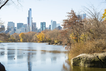 NEW YORK, US - NOVEMBER 23: Manhattan skyline with Central Park lake in the foreground in Autumn. November 23, 2013 in New York.のeditorial素材