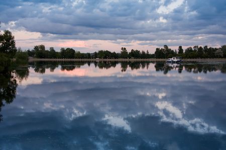 Dow's Lake cloud layers and reflex.の写真素材