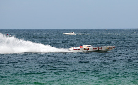 FORT LAUDERDALE - JUNE 7: Hard Rock sponsored boat races in the 5th Annual Ft Lauderdale Super Boat Grand Prix sponsored by Panasonic. The event took place in Fort Lauderdale, Florida between June 5 and 7, 2009.のeditorial素材