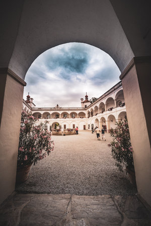 Stubenberg am See, Styria - Austria 07.08.2018: Herberstein palace in Europe. Architecture of Herberstein schloss, fountain in the middle of courtyard. Tourist spot vacation destination.のeditorial素材