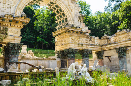 Vienna, Austria 2013-07-08 View at Garden fountain at Schonbrunn Palace. Tourist destinationのeditorial素材
