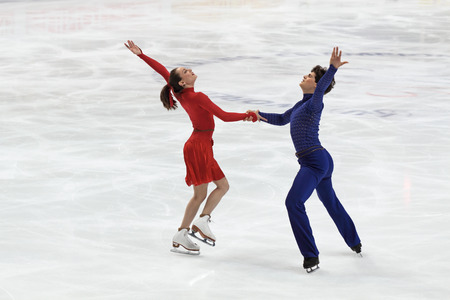 MOSCOW, RUSSIA - APR 30: World championship on figure skating 2011. Vanessa Crone and Paul Poirier in pair ice dance. Palace of sports "Megasport" on April 30, 2011 in Moscow.のeditorial素材