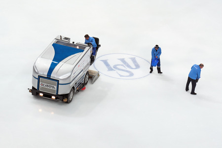 MOSCOW, RUSSIA - APR 30: Palace of sports "Megasport". Preparation of ice arena for training competitions of the World championship on figure skating on April 30, 2011 in Moscow.のeditorial素材