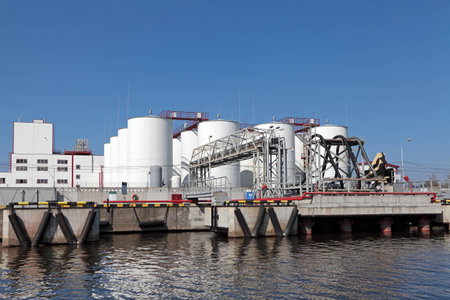 Oil loading terminal on quay