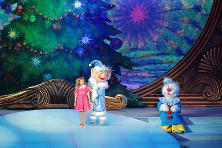 MOSCOW, RUSSIA - DEC 27, 2014: Children's Christmas show in State Kremlin Palace in Moscow Kremlin. The actors on the stageのeditorial素材