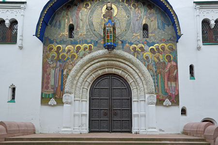 Pushkin, Saint-Petersburg, Russia. The entrance to the Orthodox Church Feodorovsky sovereign's Cathedral in Tsarskoye Seloの写真素材