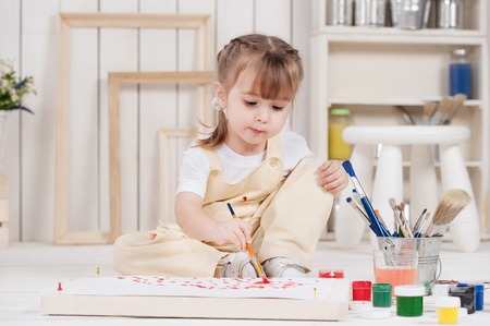 Little girl artist paints in studioの写真素材
