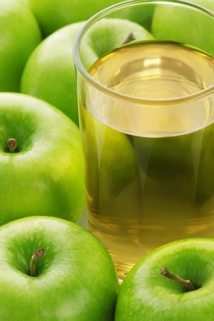 Glass of juice on a background of ripe green apples
の写真素材