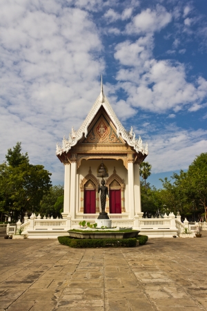 Old temple in big city,Thailandの写真素材