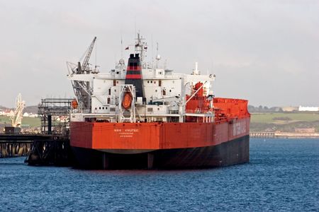 Oil tanker in Pembroke Dockの写真素材