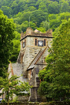 A church tower nesteld in amongst the trees at Betsw-y-Coedの写真素材