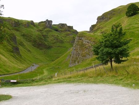 The entrance to Winnats Pass, Castleton, Peak District, Derbyshire, Englandの写真素材