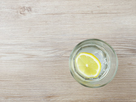 Lemon juice with lemon slices