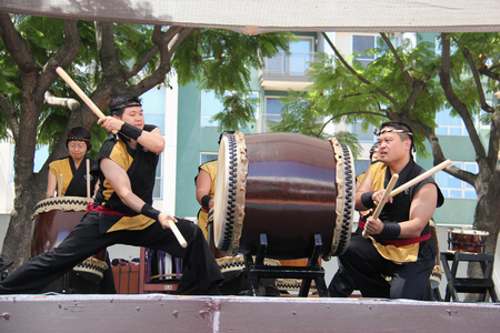 Los Angeles, California, USA - August 16, 2015: Japaneses are performing Japanese percussion instruments at Nisei Week Japanese Festival in Little Tokyo, Los Angeles.のeditorial素材