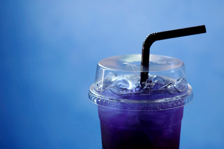 Butterfly pea and lemon juice on blue background and space for write wordingの写真素材