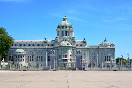 BANGKOK, THAILAND â SEPTEMBER 19, 2017 : The Ananta Samakhom Throne Hall is a royal reception hall within Dusit Palace in Bangkok, Thailandのeditorial素材